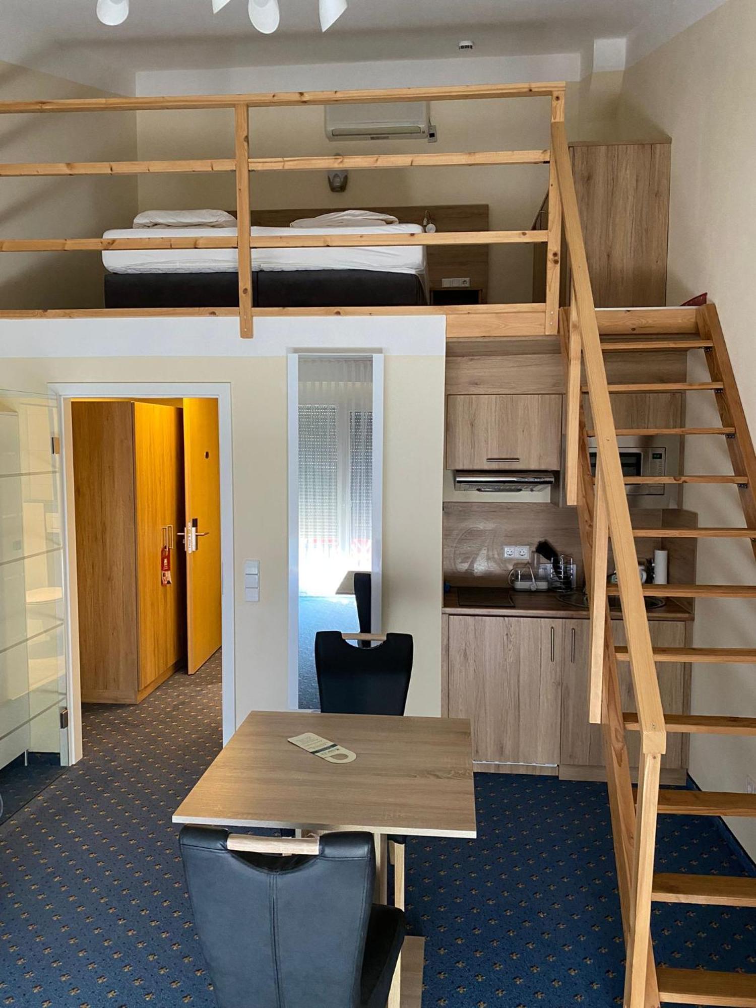 Flair Hotel Landgasthof Roger 로벤슈타인 외부 사진