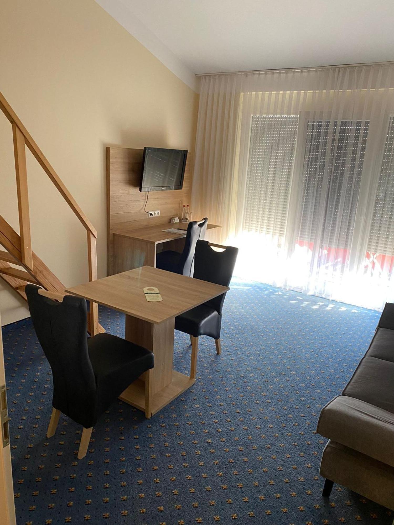Flair Hotel Landgasthof Roger 로벤슈타인 외부 사진