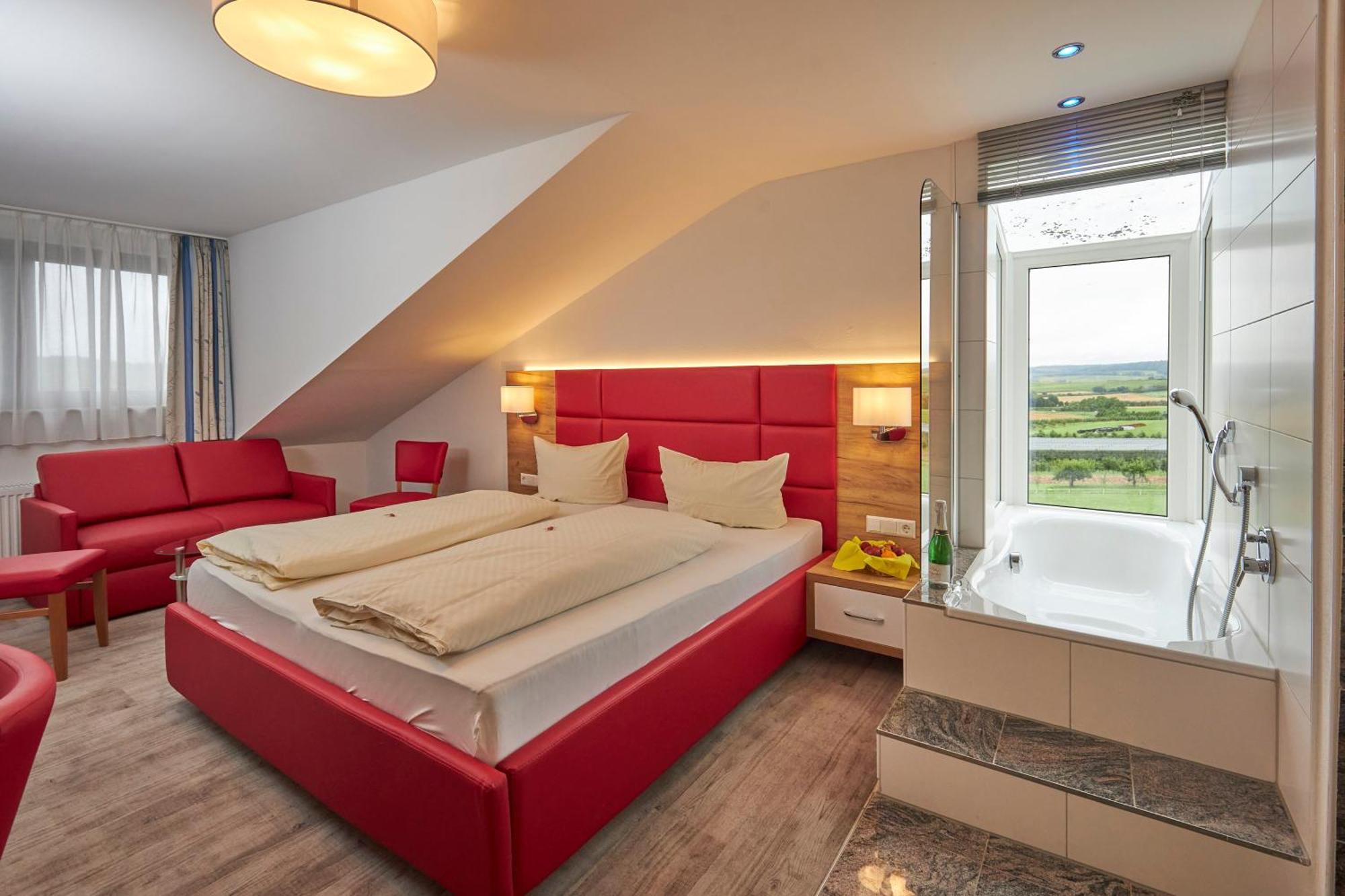 Flair Hotel Landgasthof Roger 로벤슈타인 외부 사진