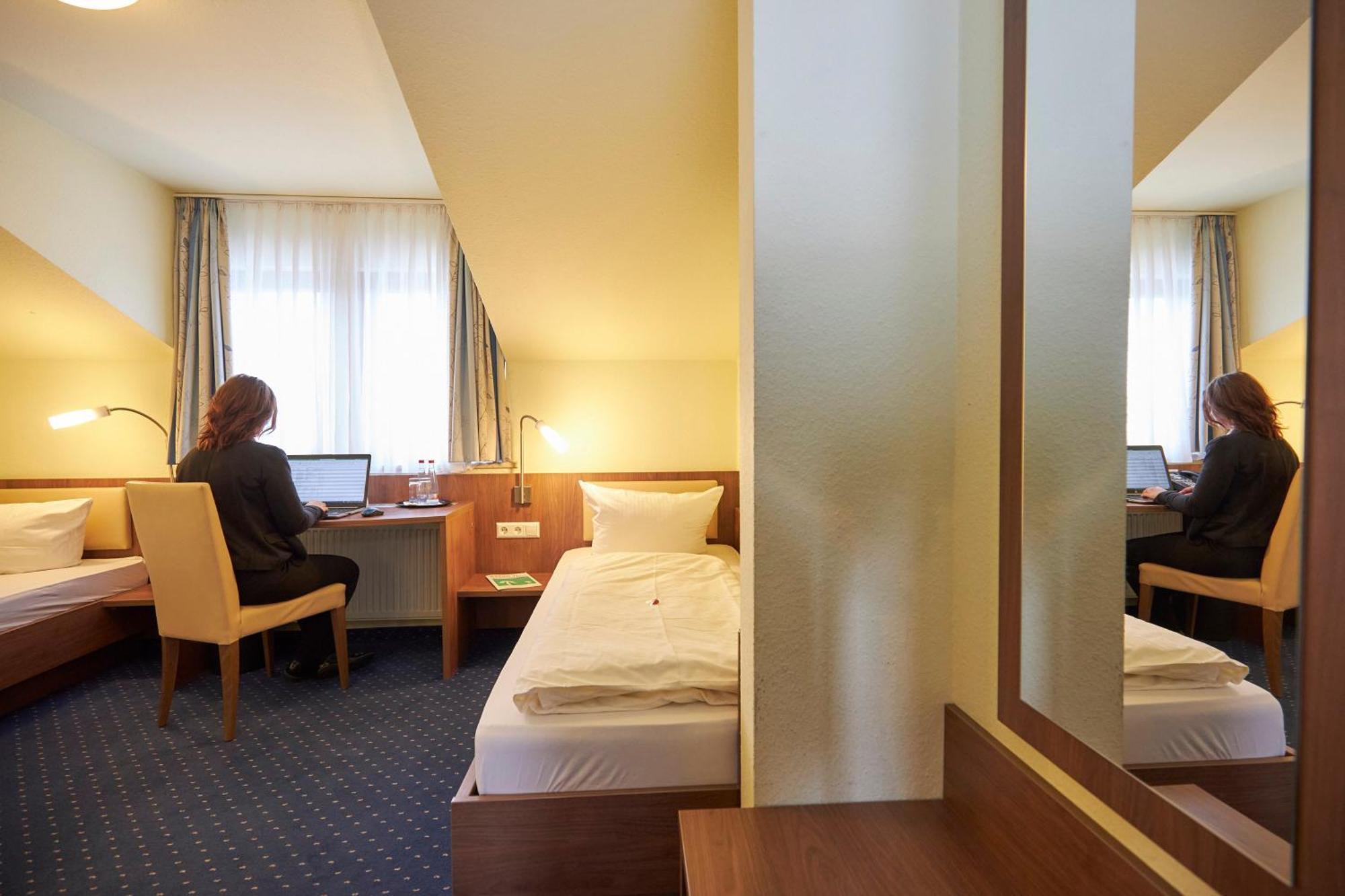 Flair Hotel Landgasthof Roger 로벤슈타인 외부 사진